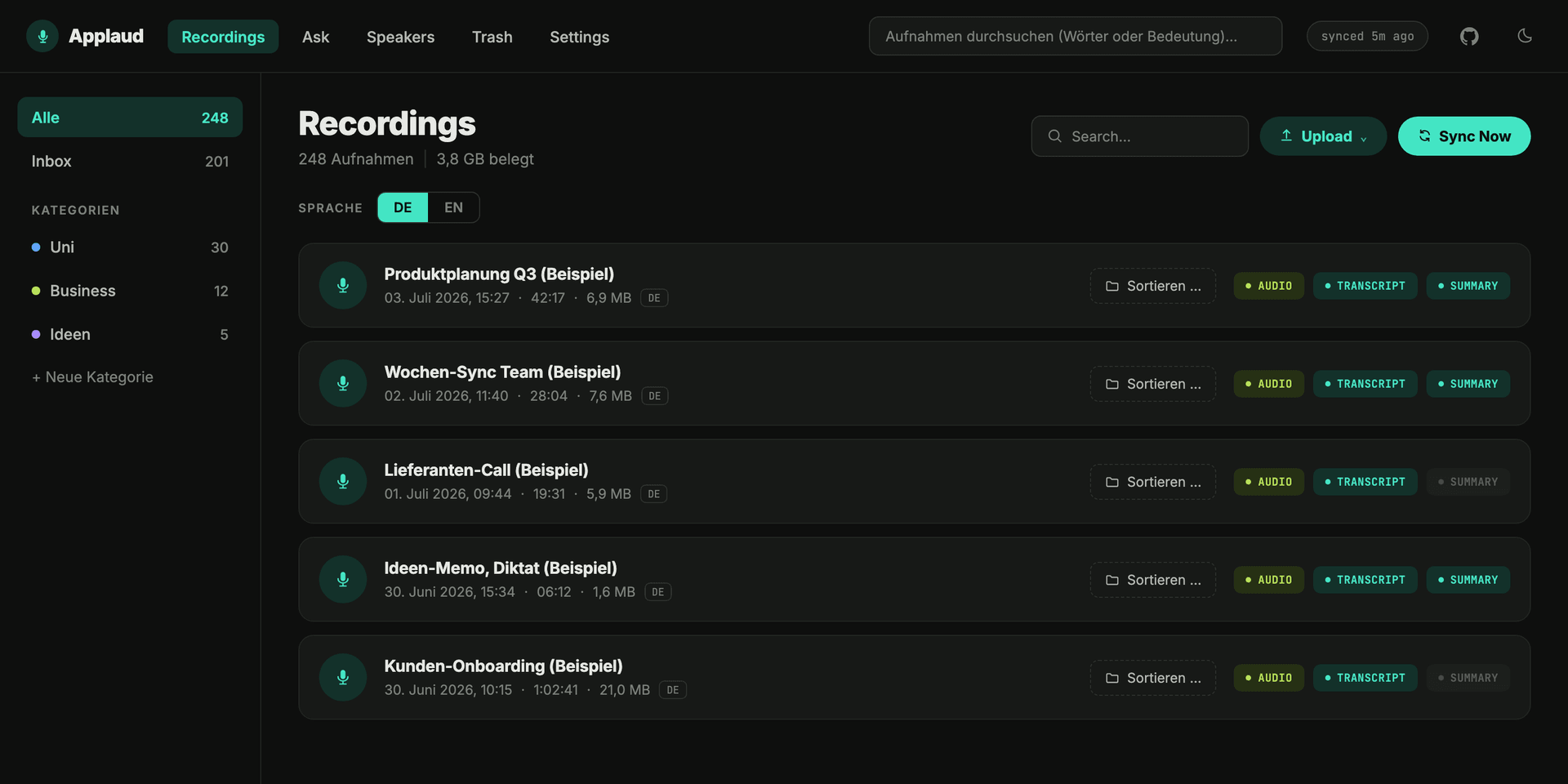 Applaud: recordings list with transcript, speaker and summary status. Meeting titles are examples.